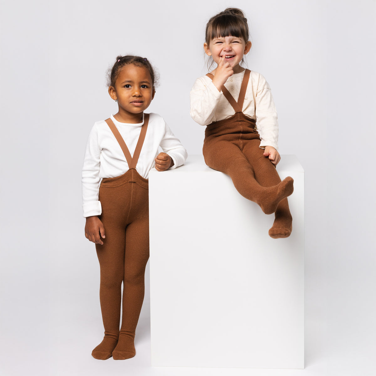 Punčocháče s kšandami s příměsí baby alpaky vlny - Oříškově hnědá