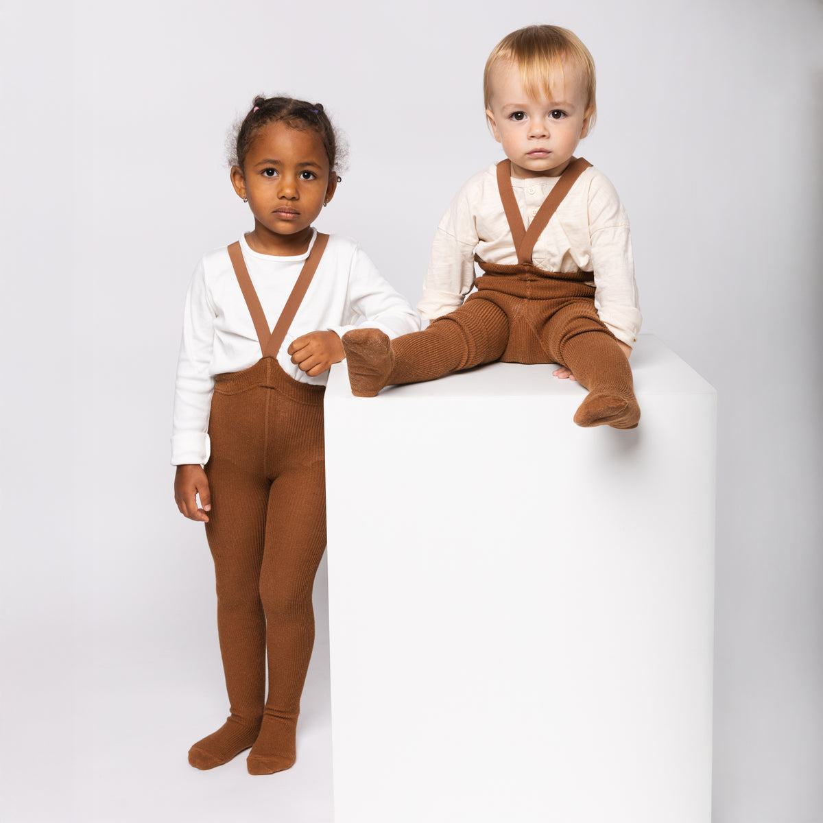 Punčocháče s kšandami s příměsí baby alpaky vlny - Oříškově hnědá