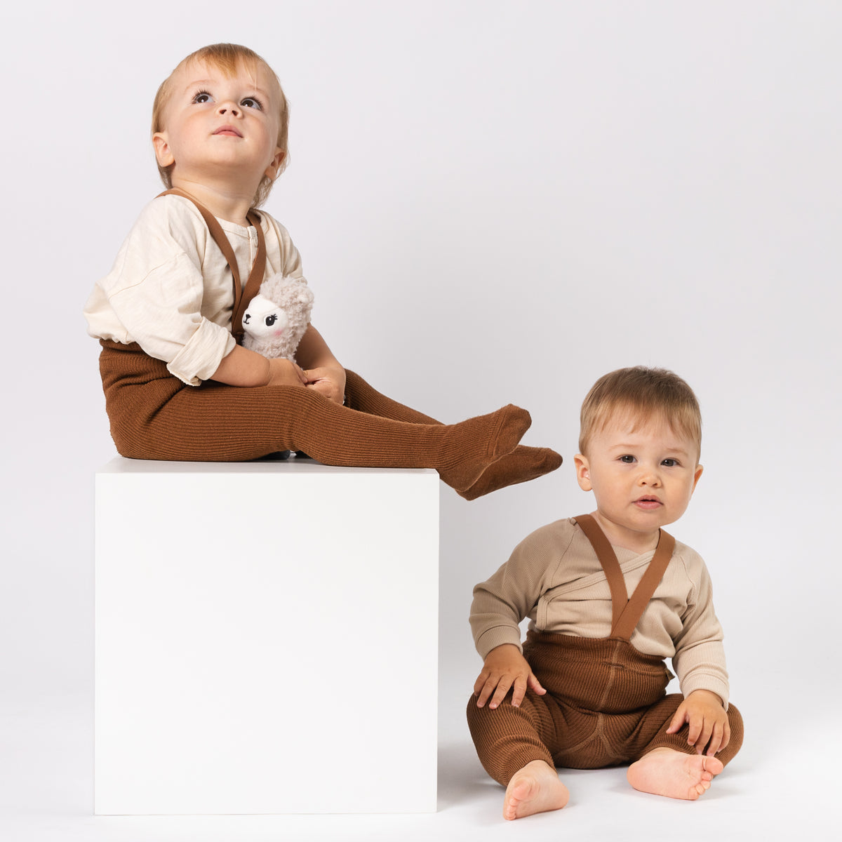 Punčocháče s kšandami s příměsí baby alpaky vlny - Oříškově hnědá